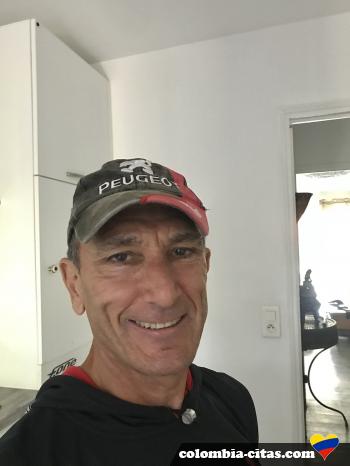 charles83 - date a Colombian, 100% free charles83