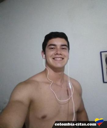 andres18 - date a Colombian, 100% free andres18
