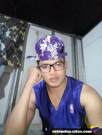 david1995 - date a Colombian, 100% free david1995