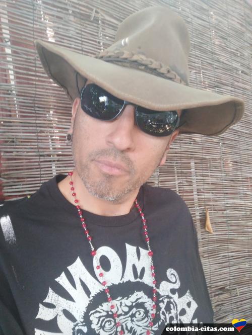 streetcat - date a Colombian, 100% free streetcat